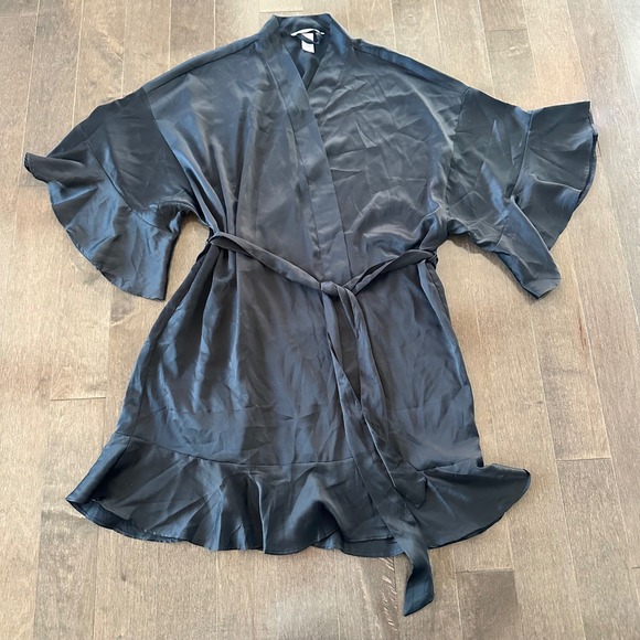 Victoria's Secret Other - Victoria's Secret Satin‎ Wrap Belted Robe 3/4 Flutter Sleeve Romantic Black M/L